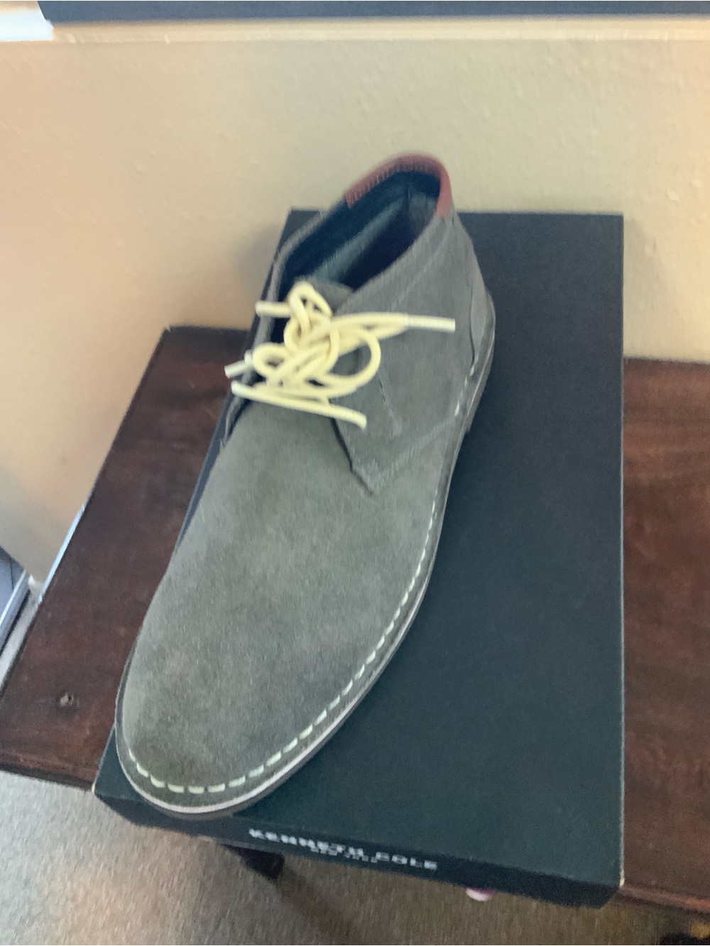 Men's Gray Suede Chukka Boots - Casual Lace-Up KENNETH COLE DESIGN 10571